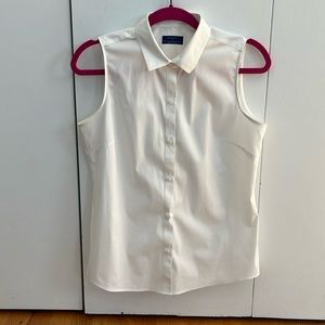 UntuckIt Women’s Sleeveless Button Up